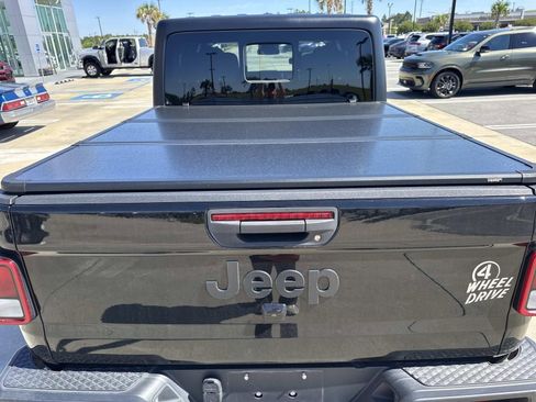 Used 2024 Jeep Gladiator Sport AWD/4WD image 8