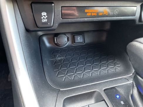 Used 2021 Toyota RAV4 LE image 23