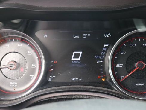 Used 2019 Dodge Charger SXT AWD/4WD image 9