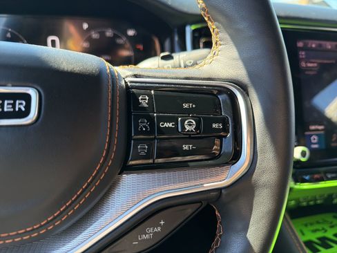 Used 2023 Jeep Grand Wagoneer Series III w/ Rear-Seat Entertainment Group AWD/4WD image 85