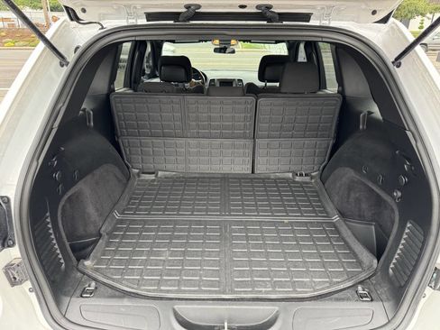 Used 2020 Jeep Grand Cherokee Laredo image 5