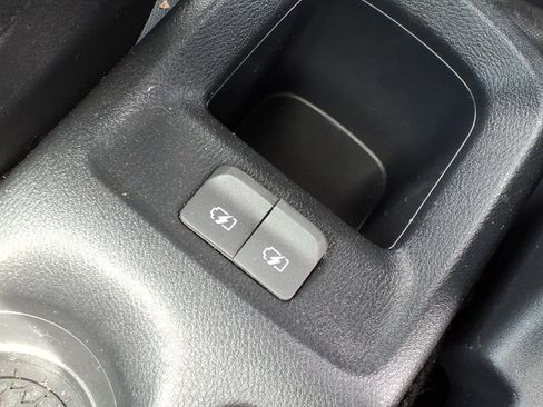 Used 2022 Nissan Kicks S FWD image 15