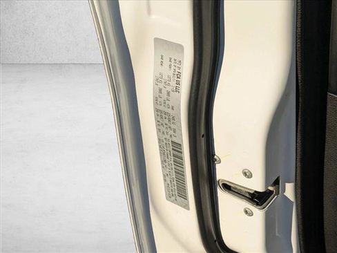 Used 2019 Jeep Cherokee Latitude w/ Cold Weather Group image 24