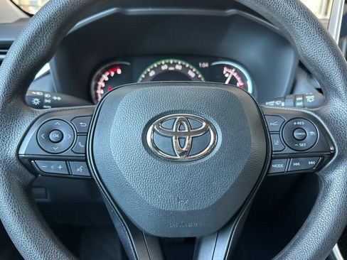 Used 2025 Toyota RAV4 XLE FWD image 23