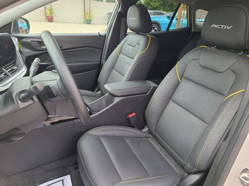 Used 2026 Chevrolet Trax ACTIV w/ Sunroof Package FWD image 15