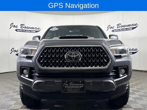 Used 2019 Toyota Tacoma TRD Sport image 3