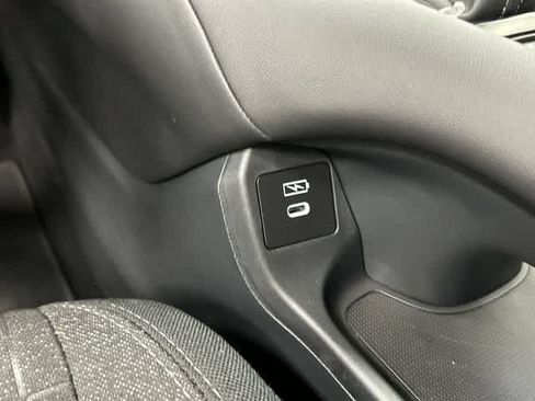 Certified 2027 Honda HR-V LX image 25