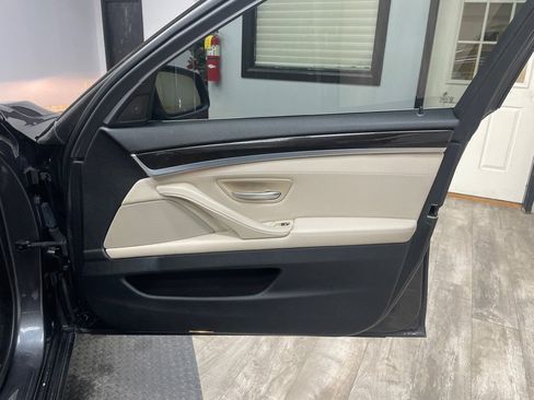 Used 2011 BMW 528i Sedan image 38