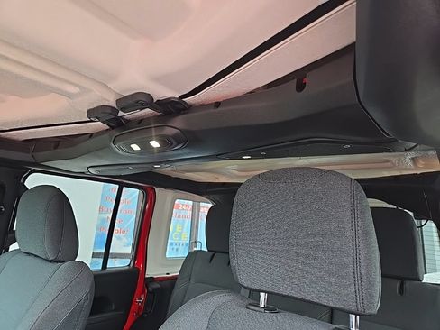 Used 2024 Jeep Wrangler Unlimited Sport AWD/4WD image 33