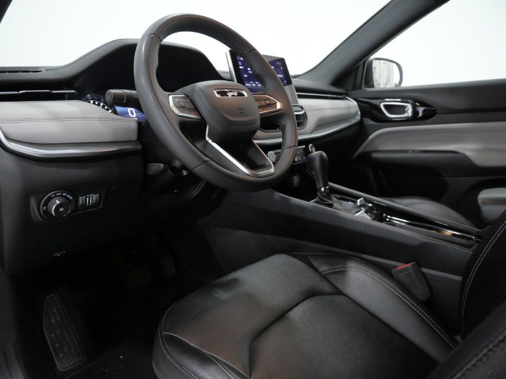 Used 2025 Jeep Compass Limited AWD/4WD image 11