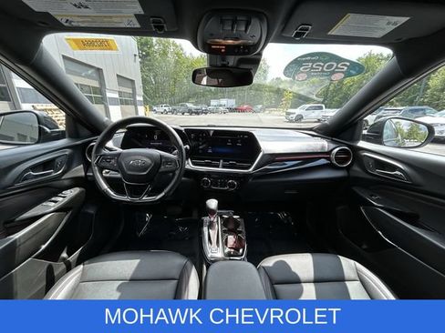Used 2025 Chevrolet Trax RS w/ Sunroof Package FWD image 20