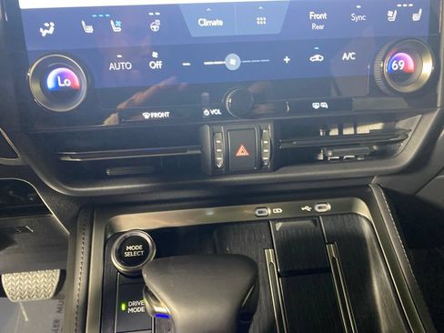Used 2026 Lexus GX 550 w/ Accessory Package (2T) AWD/4WD image 22