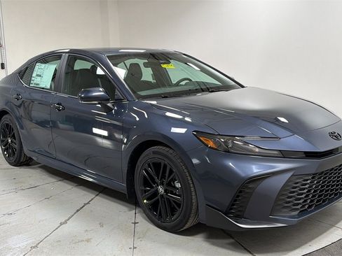 New 2026 Toyota Camry SE image 3