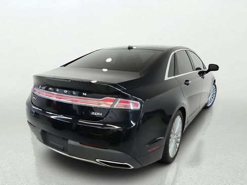 Used 2017 Lincoln MKZ Reserve w/ Technology Package FWD image 4