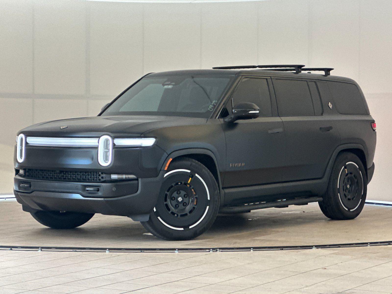Used 2025 Rivian R1S Premium Dual AWD/4WD image 1
