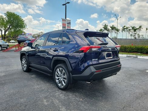 Used 2022 Toyota RAV4 XLE Premium FWD image 8