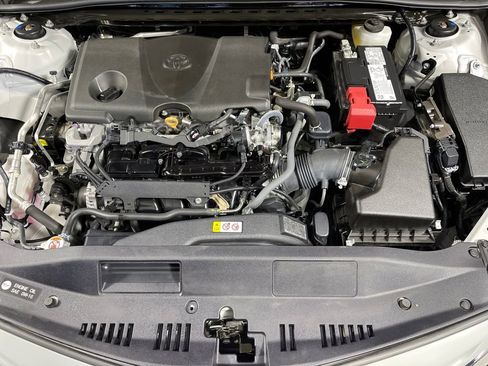 Used 2024 Toyota Camry SE image 10