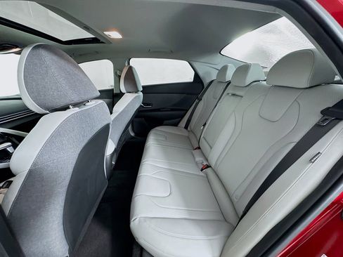 Used 2024 Hyundai Elantra Limited image 24