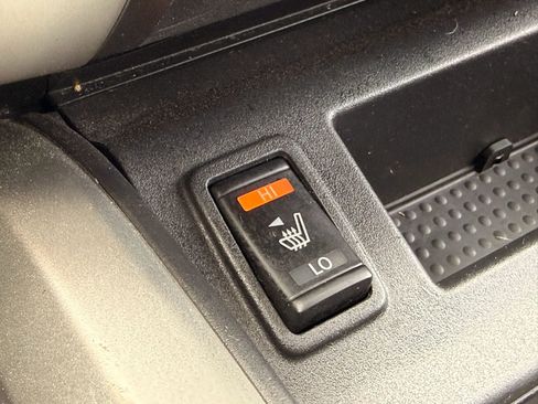 Used 2018 Nissan Titan SV w/ SV Convenience Package RWD image 32
