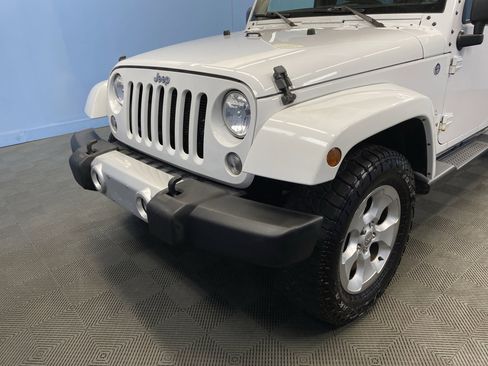 Certified 2015 Jeep Wrangler Unlimited Sahara w/ Dual Top Group image 40
