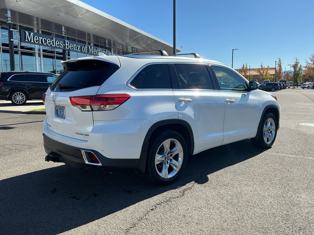 Used 2019 Toyota Highlander Limited AWD/4WD image 4