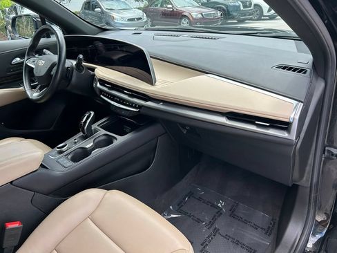 Used 2025 Cadillac XT4 Premium Luxury FWD image 43