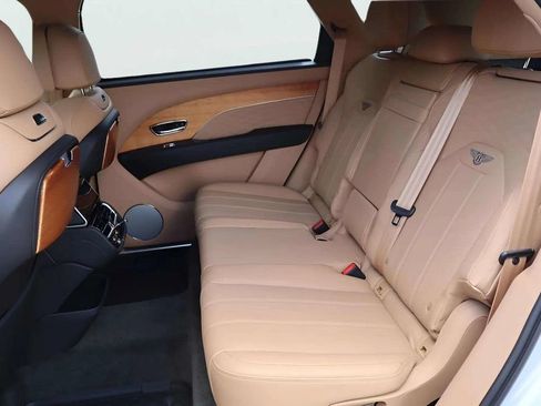 Used 2023 Bentley Bentayga Extended Wheelbase AWD/4WD image 17