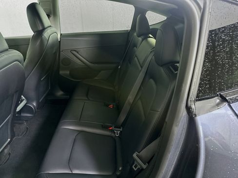 Used 2023 Tesla Model Y 2WD image 27