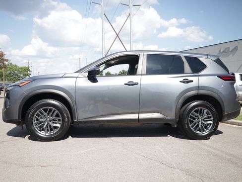Used 2024 Nissan Rogue S FWD image 2