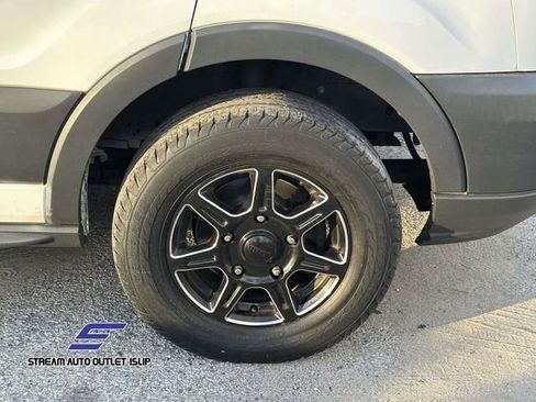 Used 2017 Ford Transit 350 XLT image 9