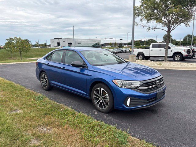 Used 2024 Volkswagen Jetta Sport FWD image 3
