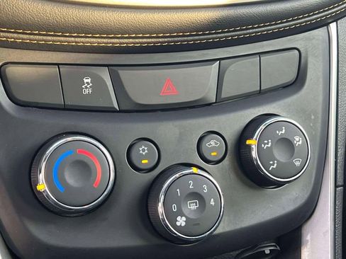 Used 2019 Chevrolet Trax LT w/ LT Convenience Package image 32