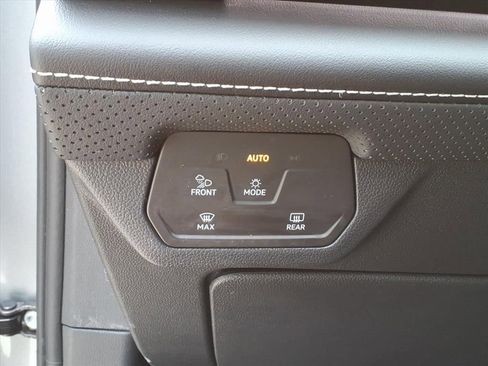 Used 2024 Volkswagen Atlas SEL Premium R-Line image 16