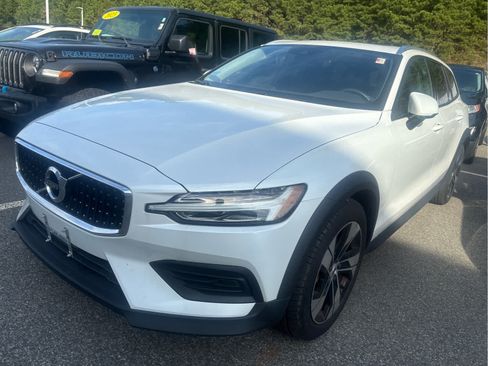 Used 2020 Volvo V60 T5 Cross Country w/ Protection Package Premier AWD/4WD image 3