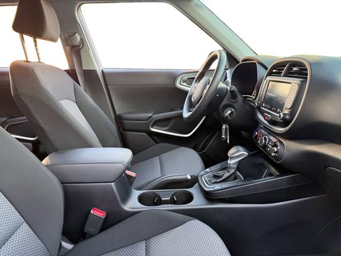 Used 2024 Kia Soul LX image 14