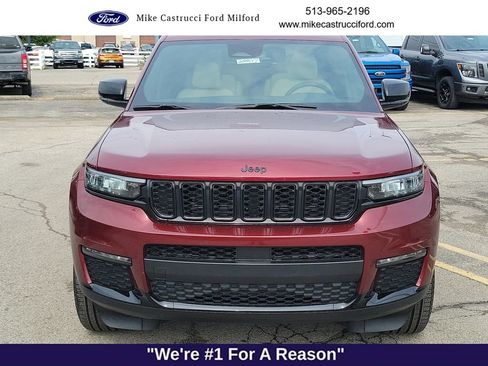 Used 2025 Jeep Grand Cherokee L Limited w/ Black Appearance Package AWD/4WD image 8