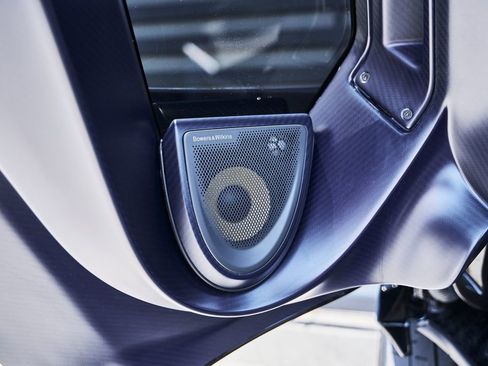 Used 2019 McLaren Senna RWD image 41