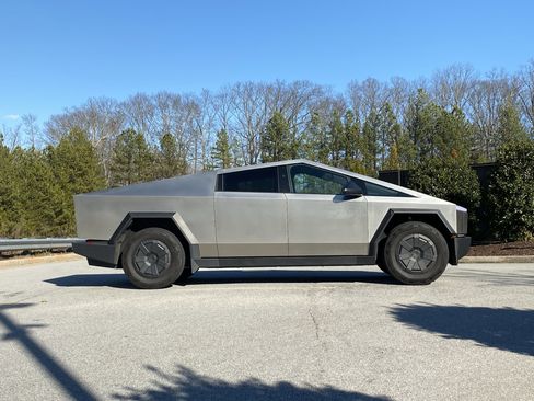 Used 2024 Tesla Cybertruck AWD Crew Cab image 5