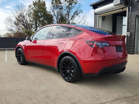 Used 2021 Tesla Model Y Long Range image 3