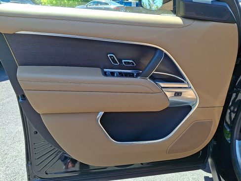 Used 2025 Land Rover Range Rover SE AWD/4WD image 13