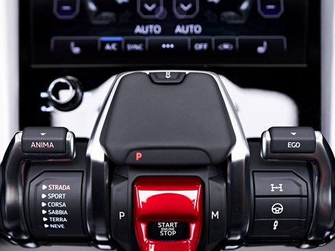 Used 2021 Lamborghini Urus image 73