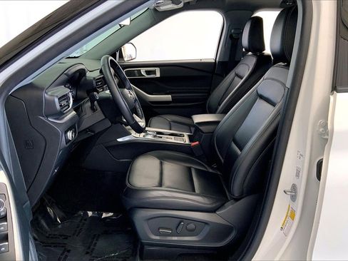 Certified 2023 Ford Explorer XLT w/ Equipment Group 202A image 18