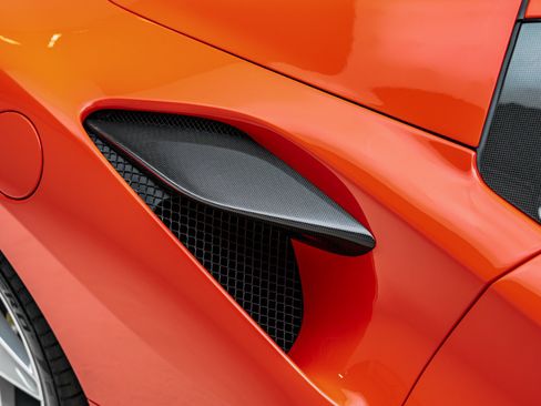 Used 2022 Ferrari F8 Tributo RWD image 30
