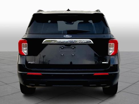 Used 2020 Ford Explorer XLT w/ Comfort Package AWD/4WD image 5