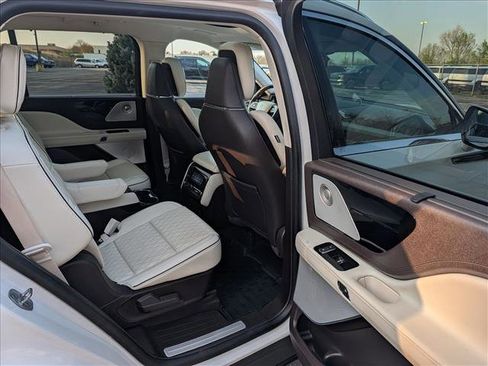 Used 2022 Lincoln Aviator Black Label w/ Dynamic Handling Package image 17