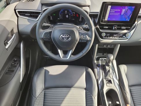 Used 2024 Toyota Corolla Cross AWD Hybrid w/ Convenience Package image 17