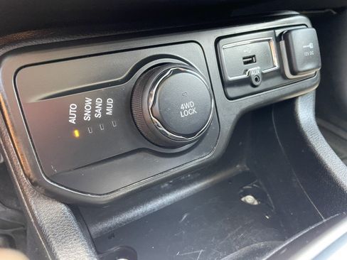 Used 2018 Jeep Renegade Limited w/ UConnect 8.4 Nav Group AWD/4WD image 20