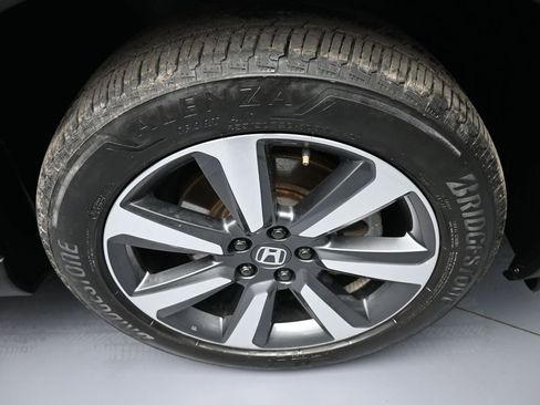 Used 2024 Honda Pilot Touring image 13