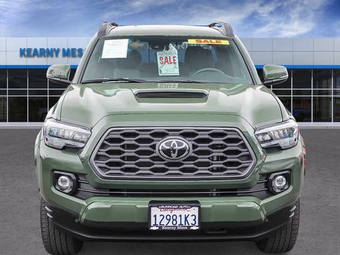 Used 2022 Toyota Tacoma TRD Sport w/ Technology Package RWD image 2