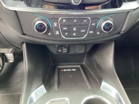 Used 2023 Chevrolet Traverse LT w/ LT Premium Package AWD/4WD image 35